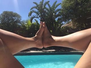 Nina V. Heinemann feet photo thumbnail