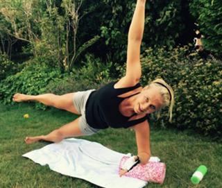 Nina V. Heinemann feet photo thumbnail