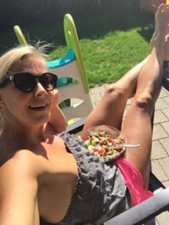 Nina V. Heinemann feet photo thumbnail