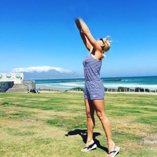 Nina V. Heinemann feet photo thumbnail