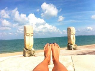 Nina V. Heinemann feet photo thumbnail