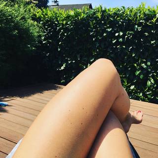 Nina V. Heinemann feet photo thumbnail