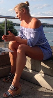 Nina V. Heinemann feet photo thumbnail