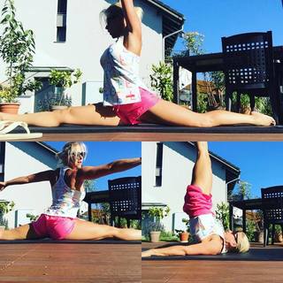 Nina V. Heinemann feet photo thumbnail
