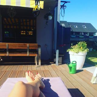 Nina V. Heinemann feet photo thumbnail
