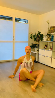 Nina V. Heinemann feet photo thumbnail