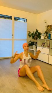 Nina V. Heinemann feet photo thumbnail