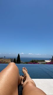 Nina V. Heinemann feet photo thumbnail