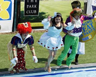 Nina Wadia feet photo 3