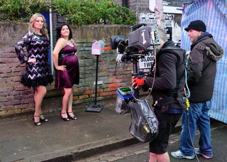 Nina Wadia feet photo 16