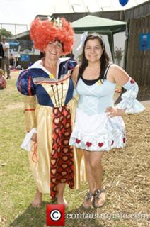 Nina Wadia feet photo 6