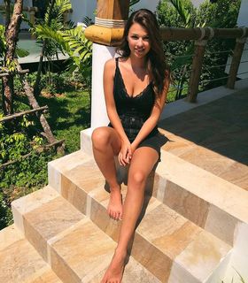 Nina Warink feet photo 9