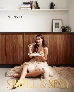 Nina Warink feet photo 2