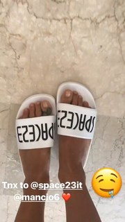Nina Zilli feet photo 8