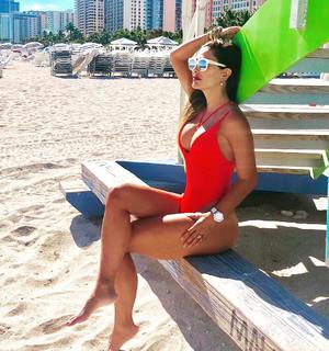 Ninel Conde feet photo thumbnail