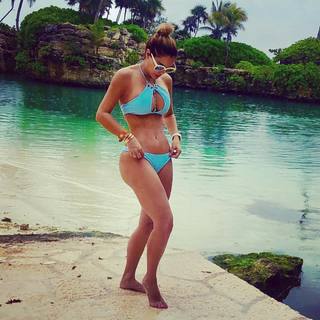 Ninel Conde feet photo thumbnail