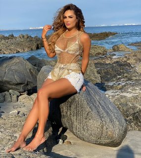 Ninel Conde feet photo thumbnail