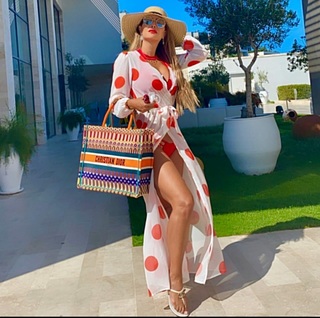 Ninel Conde feet photo thumbnail