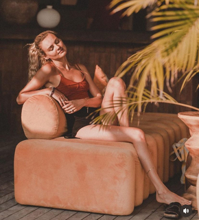 Niomi Smart feet photo 12
