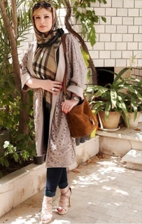 Niousha Zeighami feet photo 3