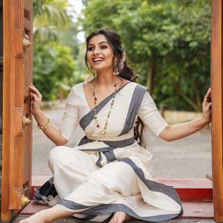 Niranjana Anoop feet photo 17