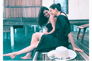 Nisha Agarwal feet photo thumbnail