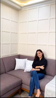 Nisha Agarwal feet photo thumbnail