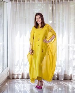 Nisha Agarwal feet photo thumbnail