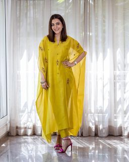 Nisha Agarwal feet photo thumbnail