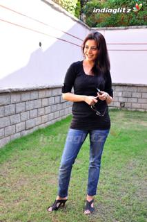 Nisha Agarwal feet photo thumbnail