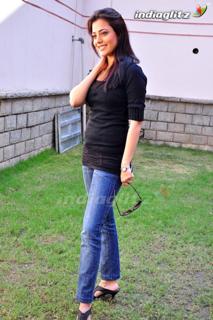 Nisha Agarwal feet photo thumbnail