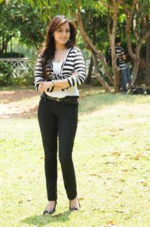 Nisha Agarwal feet photo thumbnail