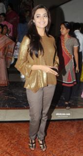 Nisha Agarwal feet photo thumbnail