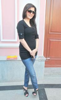 Nisha Agarwal feet photo thumbnail