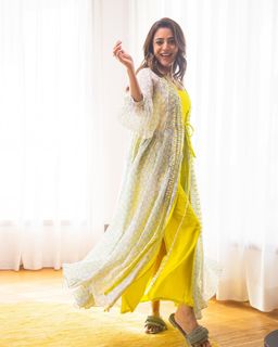 Nisha Agarwal feet photo thumbnail