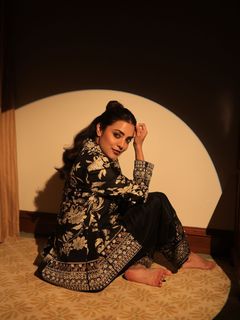 Nisha Agarwal feet photo thumbnail