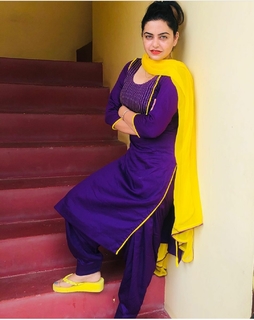 Nisha Bano feet photo 17