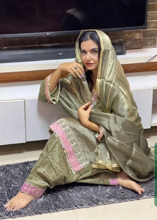 Nisha Bano feet photo 10
