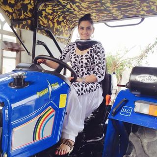 Nisha Bano feet photo 5
