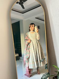 Nisha Bhandari feet photo 4