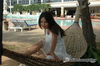 Nisha Kothari feet photo 17