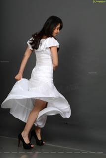 Nisha Kothari feet photo 13