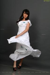 Nisha Kothari feet photo 10
