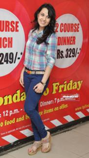 Nisha Kothari feet photo 19