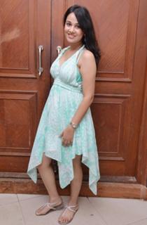 Nisha Kothari feet photo 15