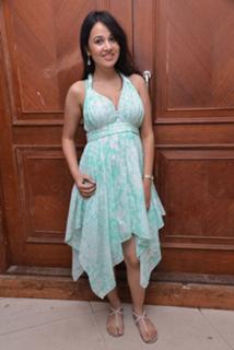 Nisha Kothari feet photo 14