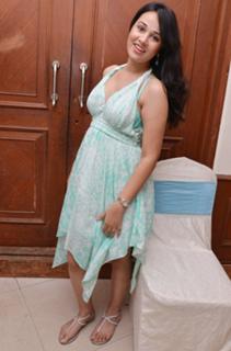 Nisha Kothari feet photo 13