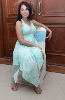Nisha Kothari feet photo 12
