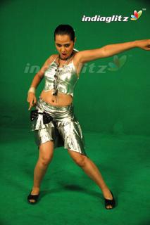 Nisha Kothari feet photo 10