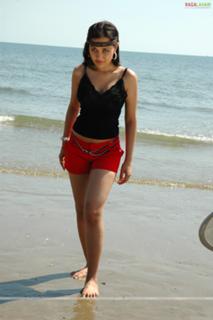 Nisha Kothari feet photo 7
